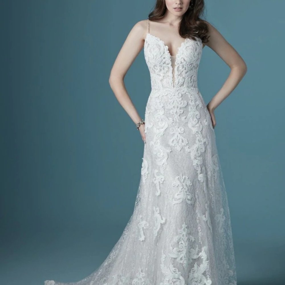 《NEW WEDDING DRESS》